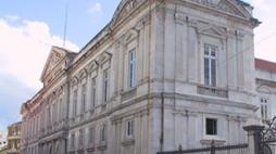 Auxílio à Imigração Ilegal. Falsificação de documento. Burla qualificada. Corrupção. Acusação. MP. D